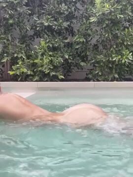 Corinna Kopf Nudee show Booty in Pool – Naked Video/0nlyfans