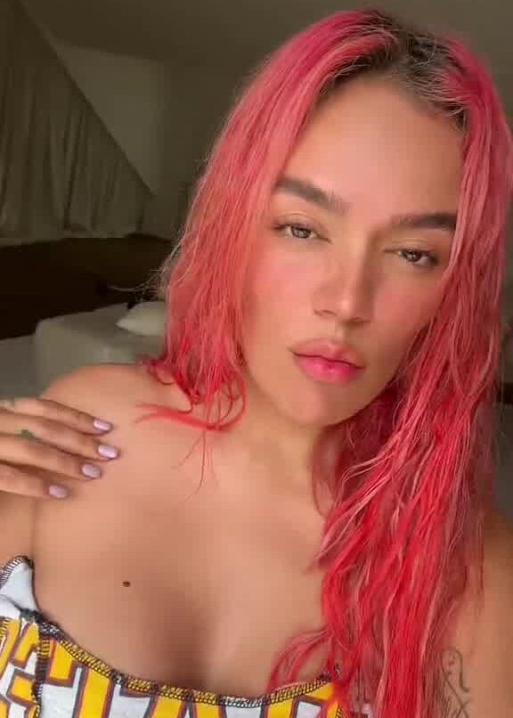 KarolG – New video very sexy/HOT!