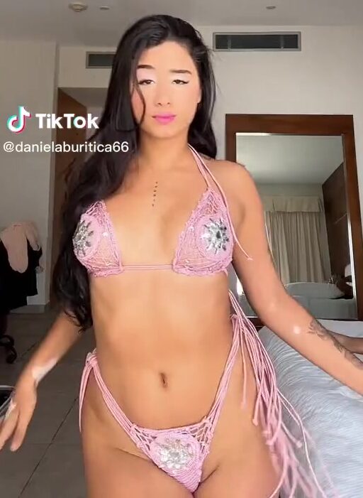 Daniela Buritica – show bikini/ HOT!