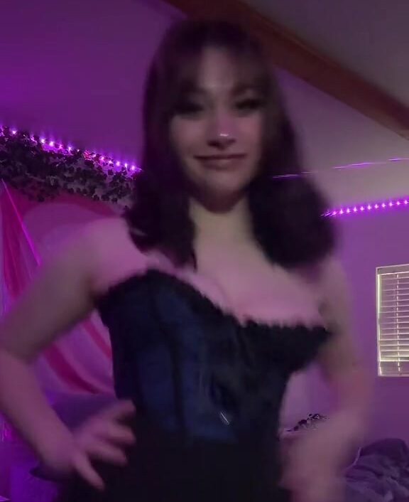 Luvly Ziah – New Video Dancing Sexy!