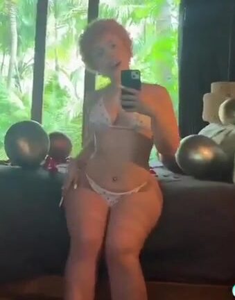 Icespice – Show body very sexy!