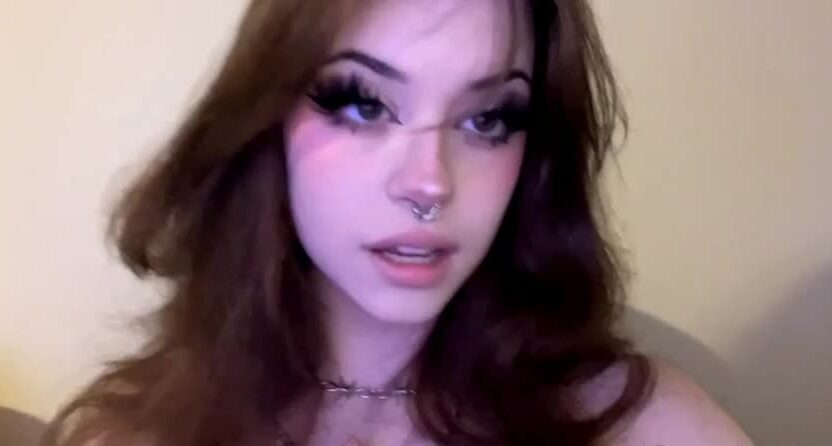 Hannahowo – Show boobs very sexy!