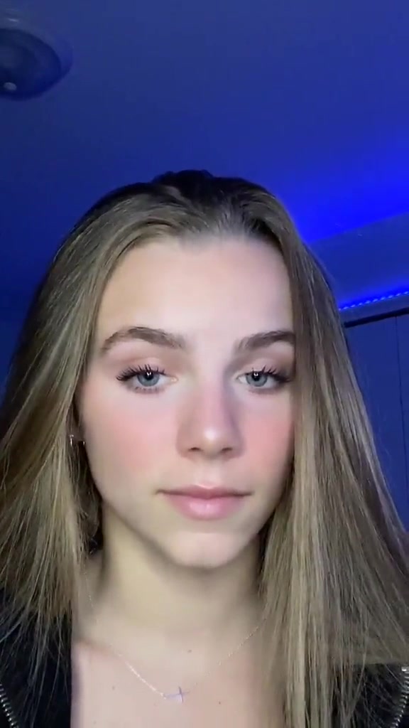 Anna Shumate – Hot Tiktoker