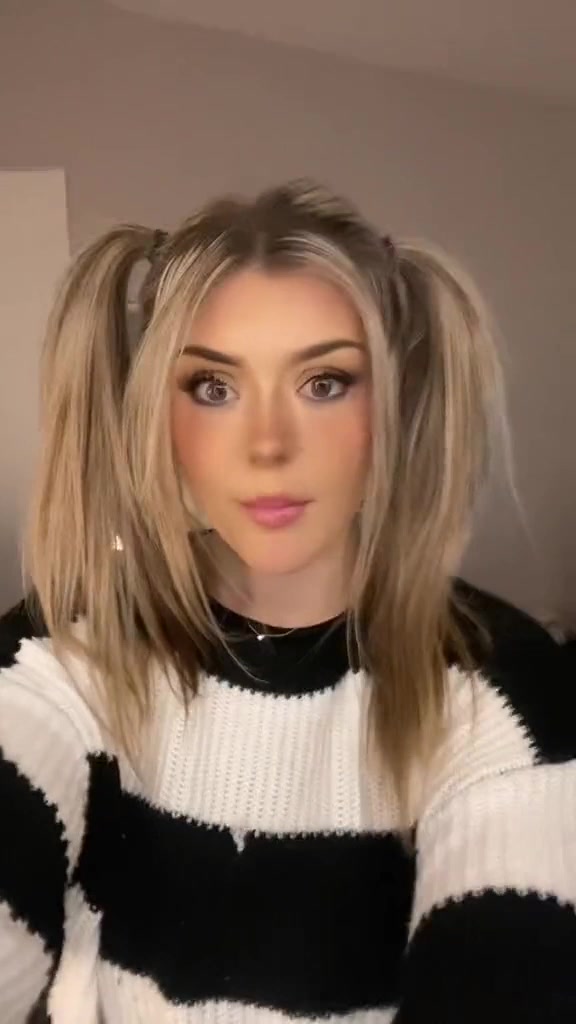 BrookeAB – Such a beautiful girl