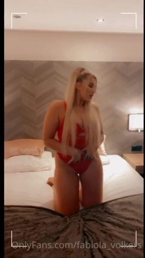 Fabiola Volkers – Erotic body in sexy lingerie
