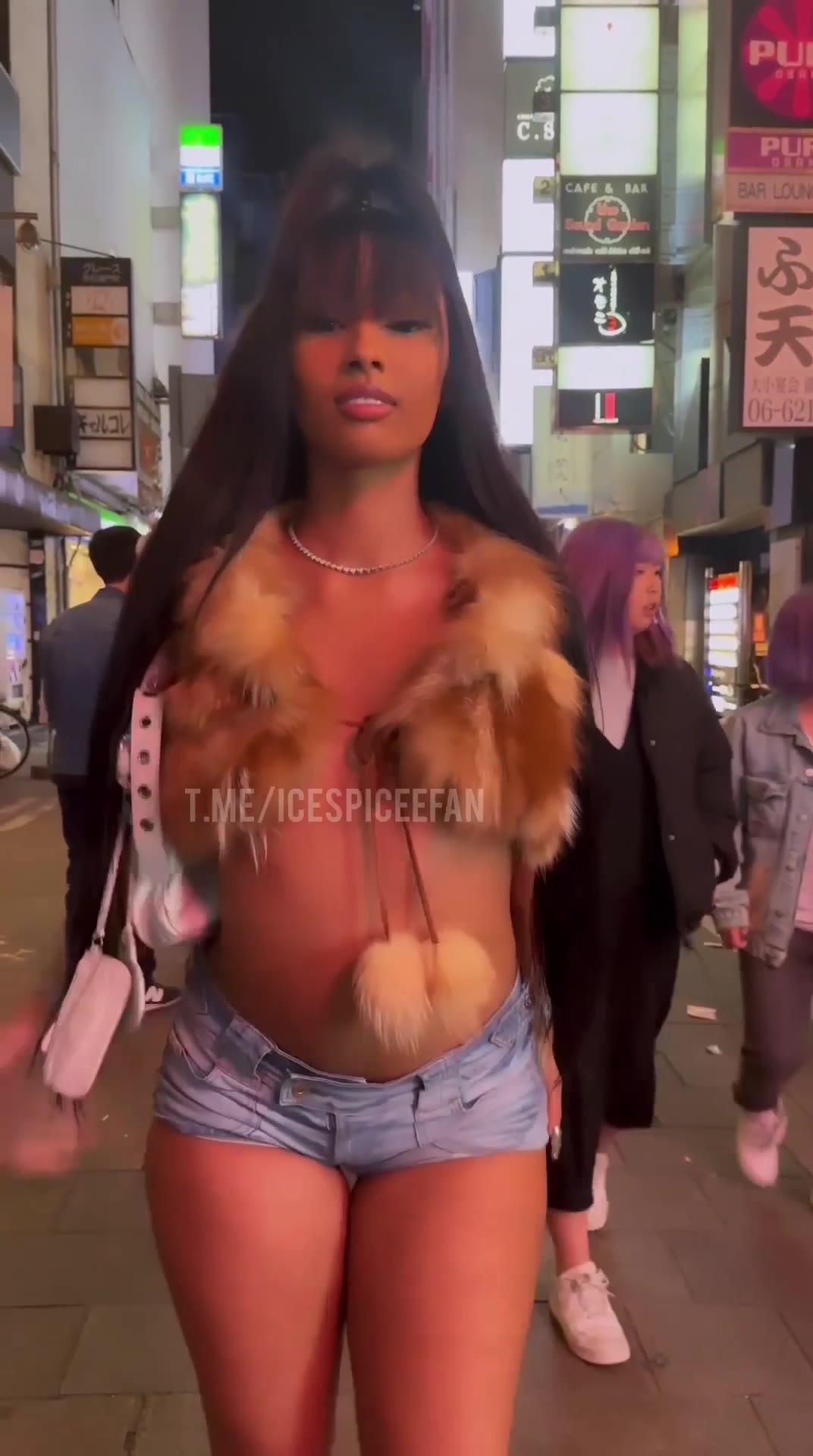 Icespice Shakes her big BOOTY in Front of Camera