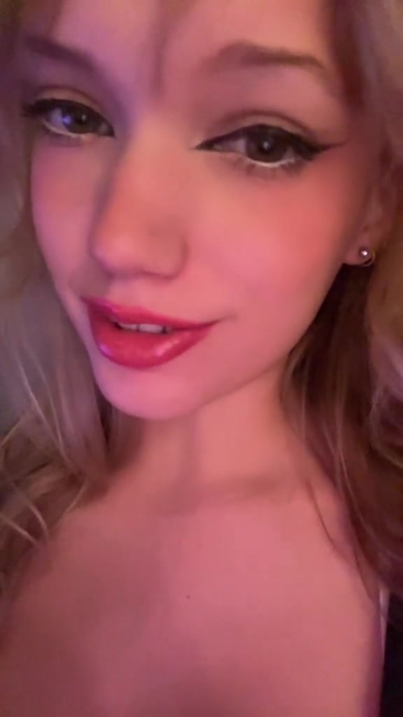 Mikahlynn Show Off Big BOOBS in Cat Cosplay