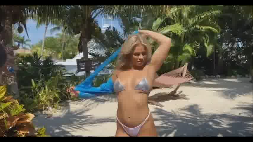 Paige VanZant Nude in Exercise – New Video