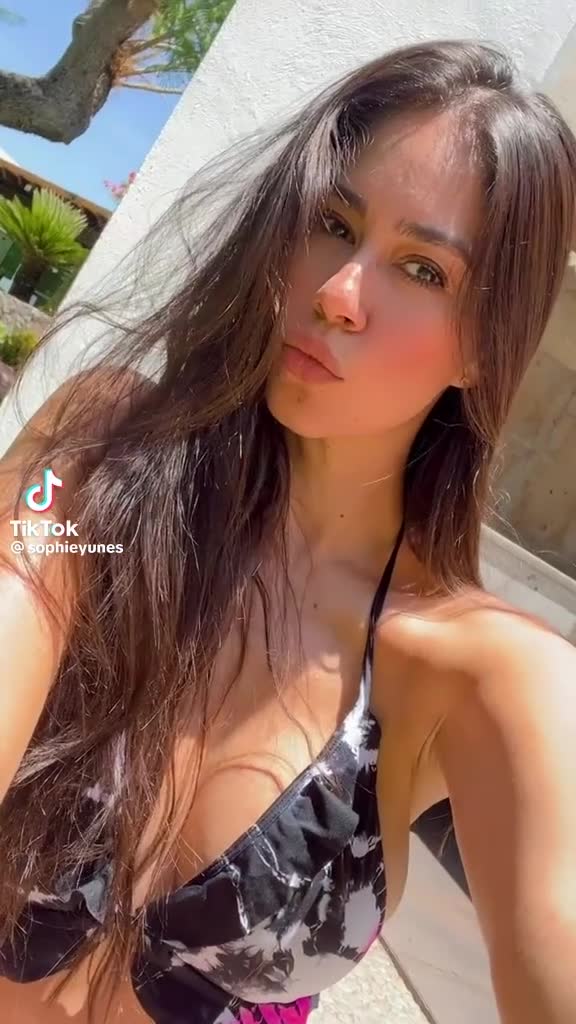 Sofia Yunes – Hot body in Bikini – leak video