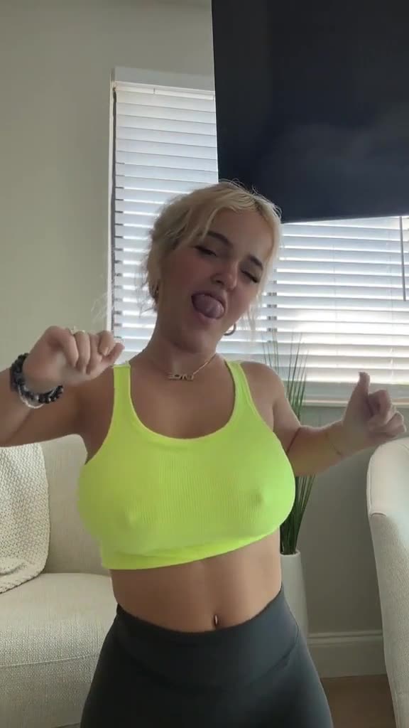 Airikacal New Hot Video – Show off Big Nipple Behide this bra