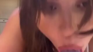 Arikytsya Play with a Sex toy – New Masturbating Video