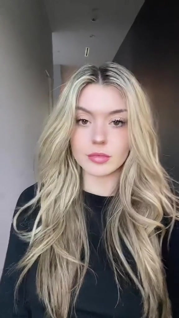 BrookeAB – So beautiful girl – New video