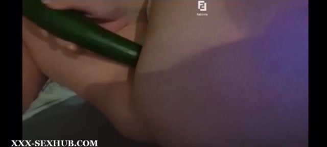 Fabiola Volkers – masturbate with a big cucumber