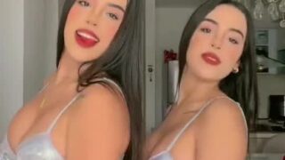 Gemelas Abello – Twins show off too hot body