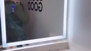 Maryse – show big tits in mirror !!!