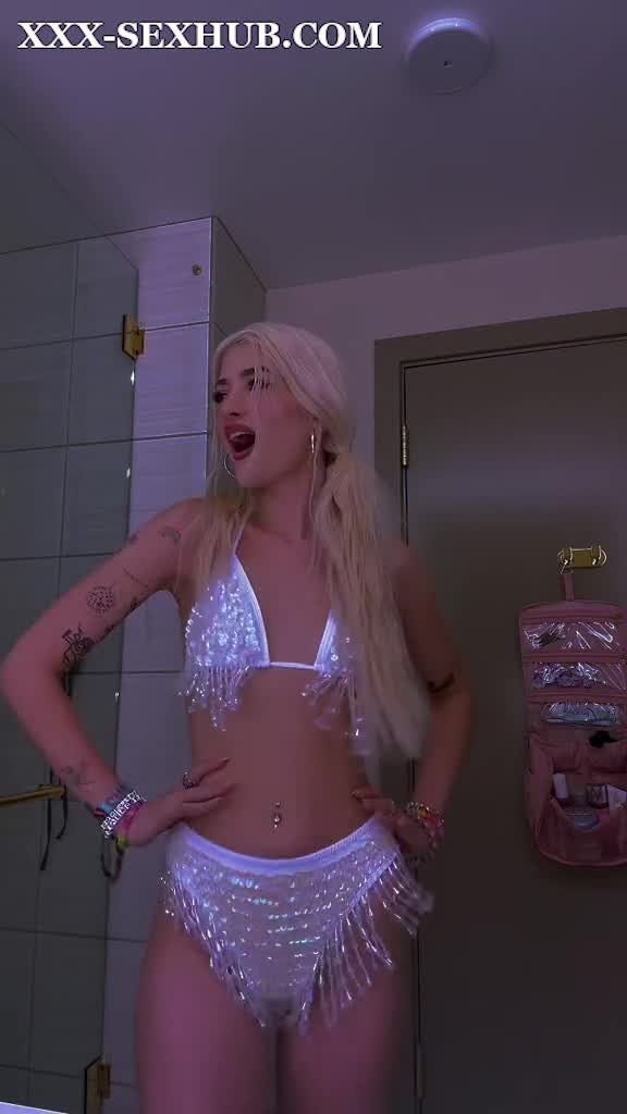 HOT Girl Show Off Erotic Body in Sexy Lingerie – Sami sheen