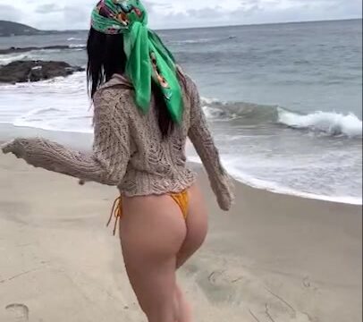 Arikytsya onlyfans leak – At the beach