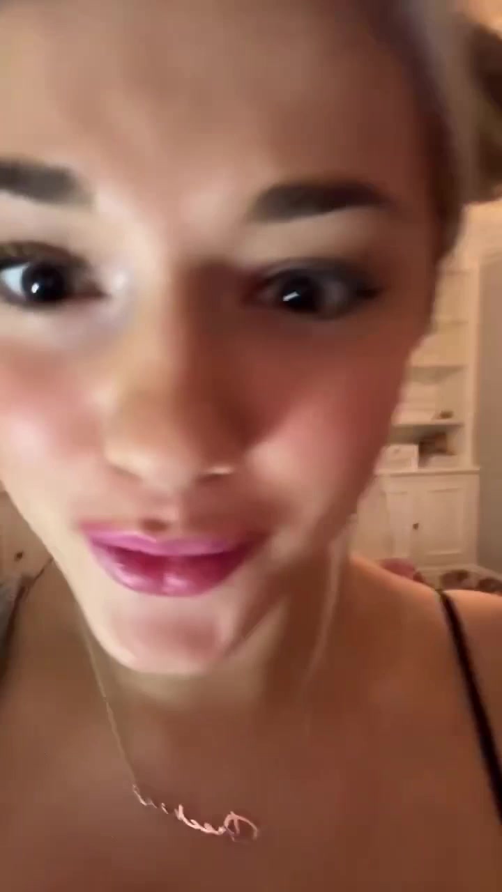 Breckie Hill OF leak video – show off Big BOOBS