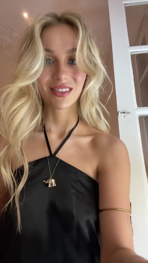 Ema louise OF leak video -she’s so Fking hot