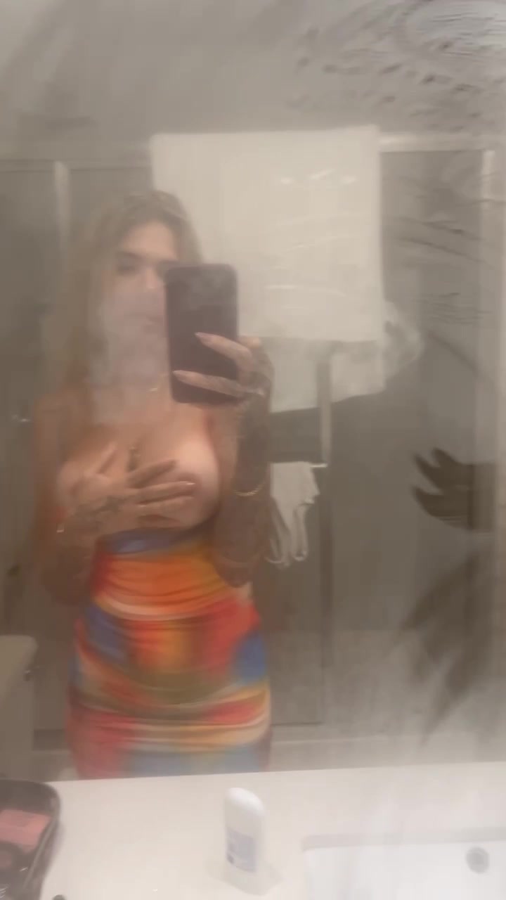 Grecia Gonzalez onlyfans leak – Show off perfect tits on mirror