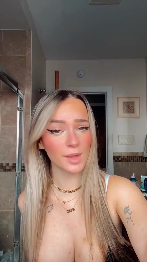 Kaitlynkrems onlyfans leak – Super big boobs