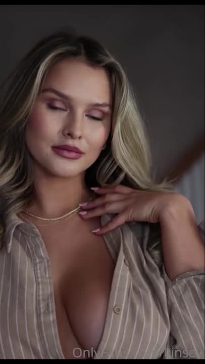 KinseyWolanski onlyfans leak – No bra show off big boobs