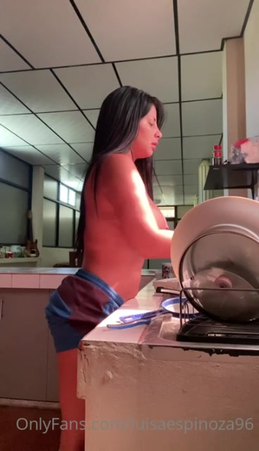 Luisa Espinoza OF leak video – No bra Dish washing