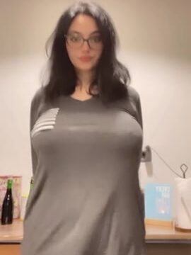 ShiftyMine onlyfans leak – Braless Bouncing big boobs