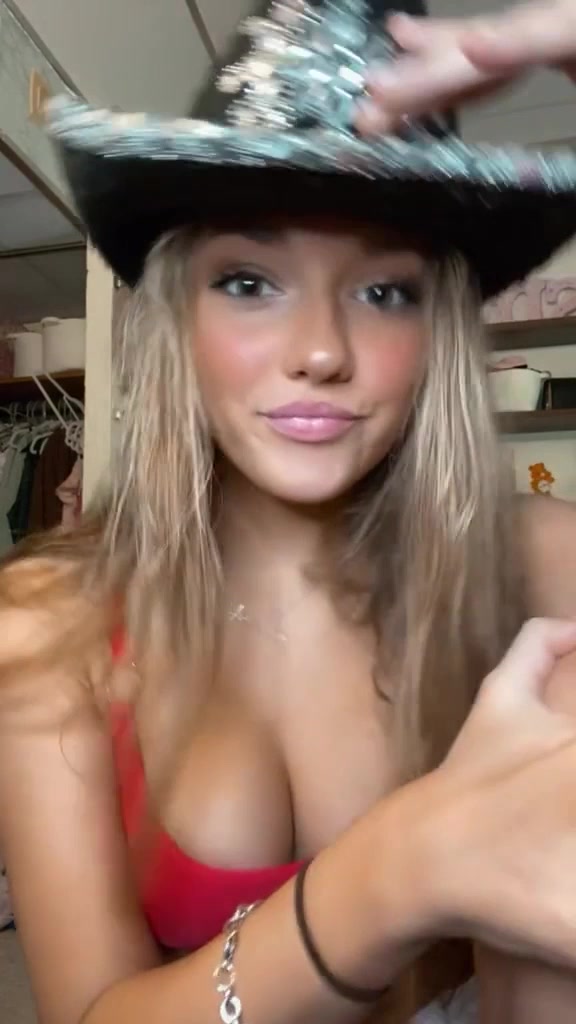 Breckie Hill onlyfans leak new video