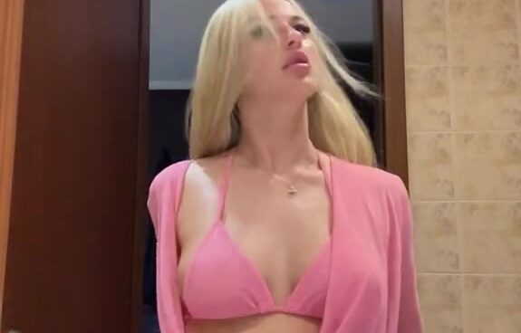 Sophie Aspin onlyfans leak video Nipslip