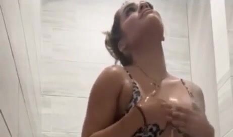 Cam Cordova onlyfans leak – Wet body in sexy bikini