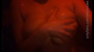 HeyImBee onlyfans leaked – Nude show off Wet boobs in shower
