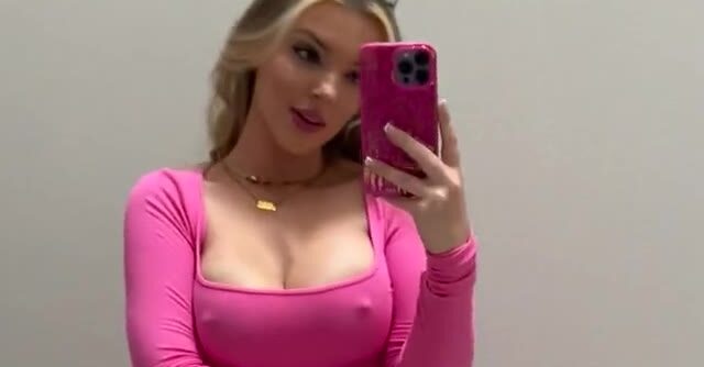 marie dee onlyfans leaked – Braless show off Big tits in selfie