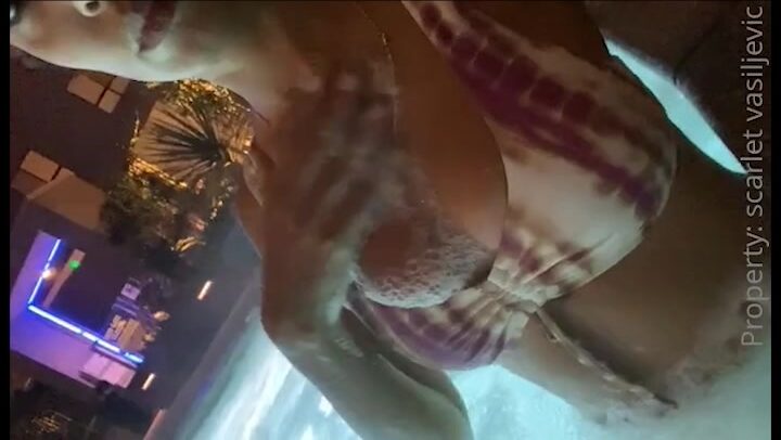 Scarlet Vas/Scarlet silva onlyfans leak – Soapy boobs in the pool