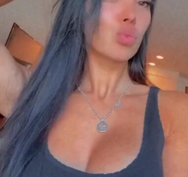 Scarlet Vas onlyfans leaked – Show off gorgeous boobs in selfie