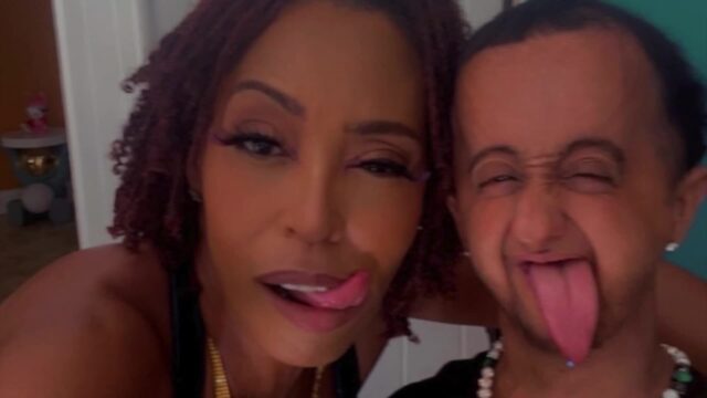 kisha chavis baby alien sex on bus / Hot trending demo video